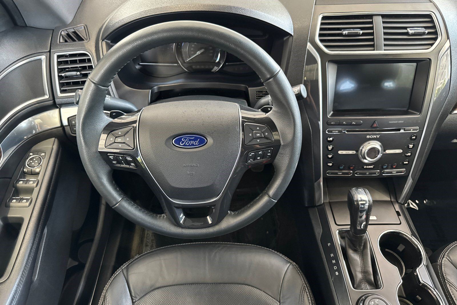 Used 2017 Ford Explorer Limited w/ Equipment Group 301A AWD/4WD image 18