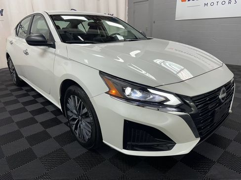 Used 2025 Nissan Altima 2.5 SV AWD/4WD image 2