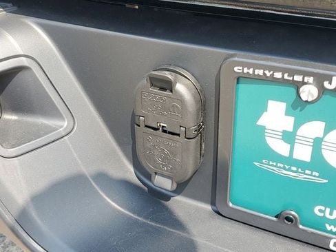 New 2025 Jeep Gladiator Sport image 8