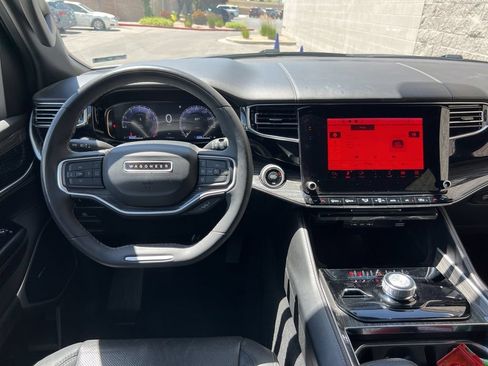 Certified 2022 Jeep Wagoneer Series II AWD/4WD image 20