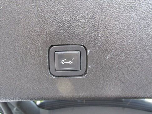 Used 2023 Chevrolet Traverse LT w/ LPO, Floor Liner Package image 16