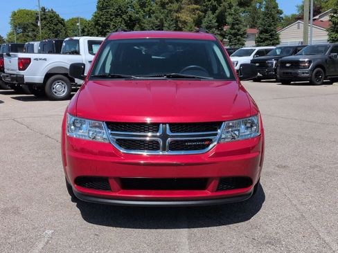Used 2019 Dodge Journey SE FWD image 3