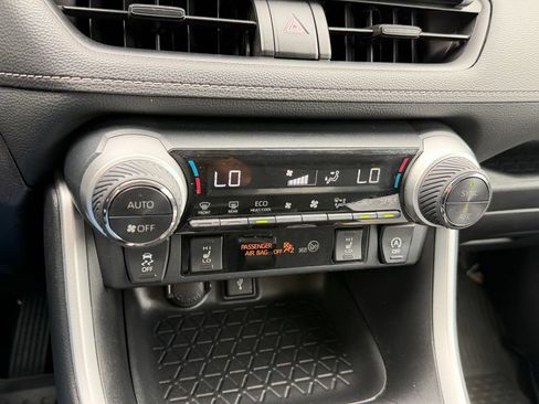Used 2021 Toyota RAV4 XLE w/ Convenience Package AWD/4WD image 22