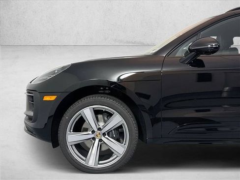 Used 2025 Porsche Macan AWD/4WD image 29