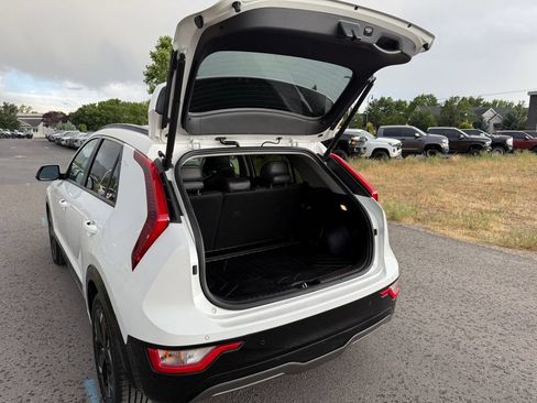Used 2023 Kia Niro Wind FWD image 10