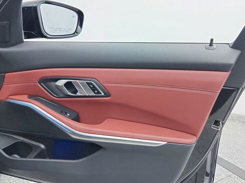 Used 2022 BMW 330i Sedan w/ M Sport Package image 23