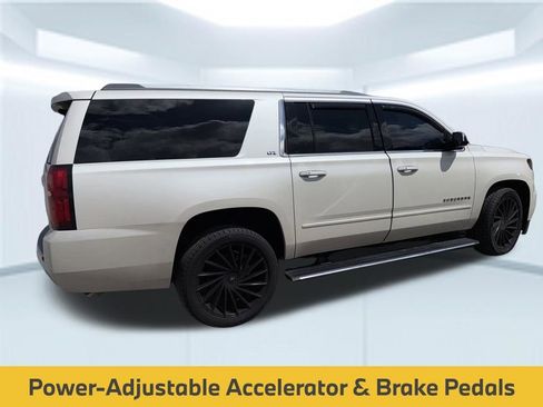 Used 2015 Chevrolet Suburban LTZ RWD image 12