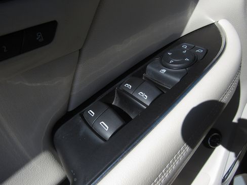 Used 2022 Buick Envision Avenir w/ Technology Package II FWD image 23