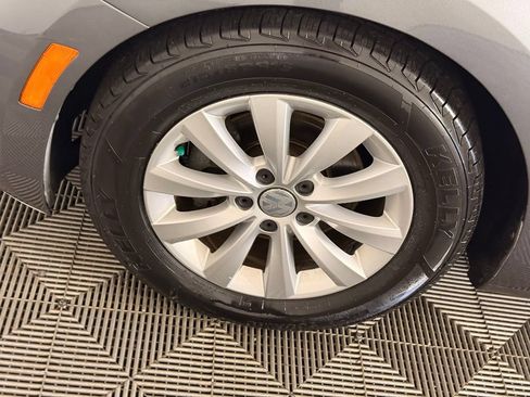 Used 2018 Volkswagen Beetle 2.0T S FWD image 14