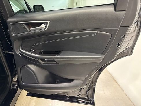 Used 2019 Ford Edge Titanium w/ Equipment Group 301A AWD/4WD image 36