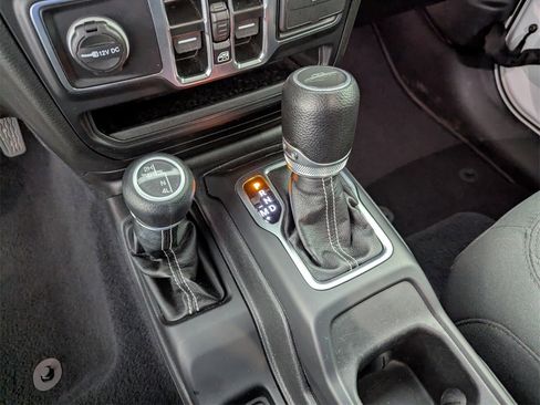 Certified 2023 Jeep Gladiator Overland image 24