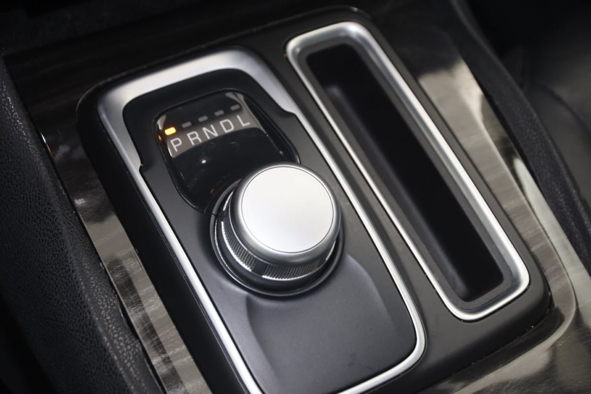 Used 2015 Chrysler 300 Limited RWD image 7