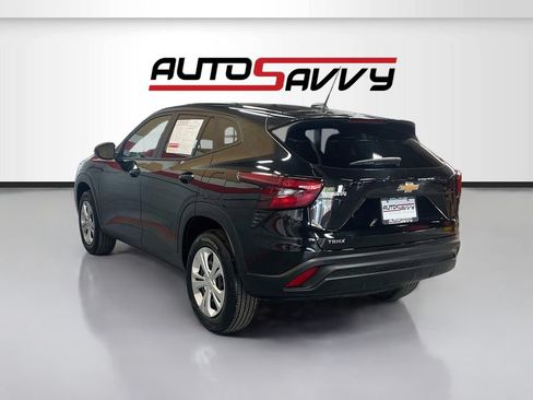 Used 2025 Chevrolet Trax LS w/ Driver Confidence Package FWD image 5