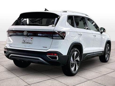 Certified 2025 Volkswagen Taos SE AWD/4WD image 16