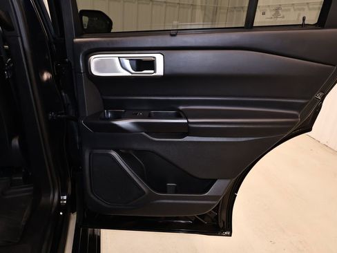 Certified 2020 Ford Explorer Platinum w/ Premium Technology Package image 22