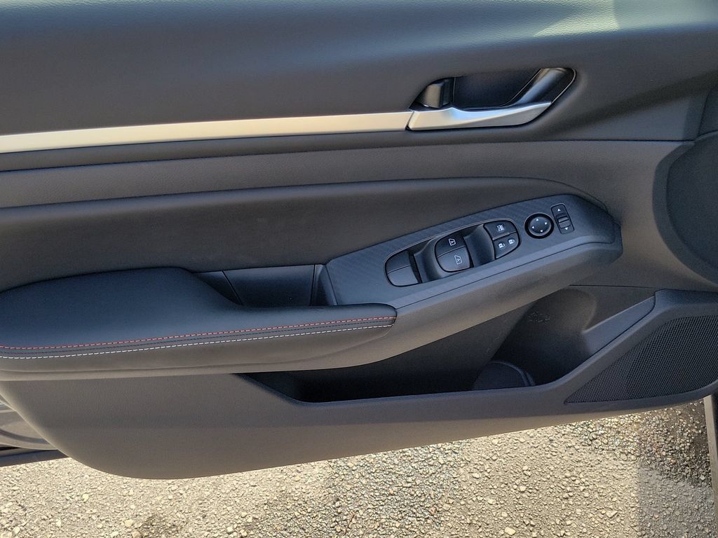 New 2026 Nissan Altima 2.5 SR w/ SR Premium Package FWD image 23