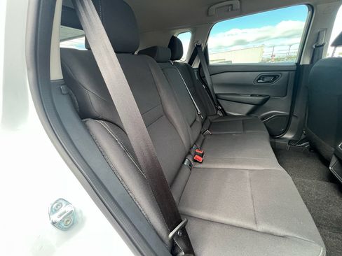 Used 2025 Nissan Rogue S image 17