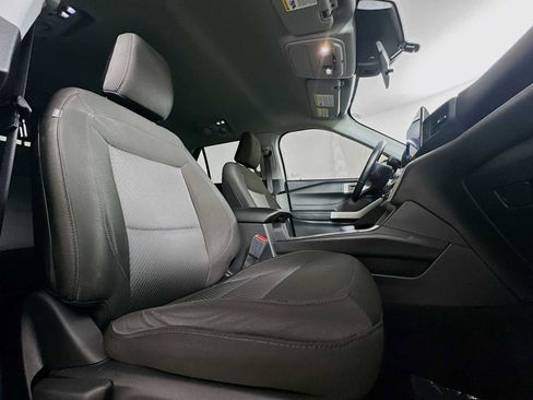 Used 2022 Ford Explorer XLT image 26