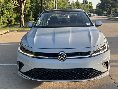 Certified 2026 Volkswagen Jetta SE w/ Black Wheel Package FWD image 3
