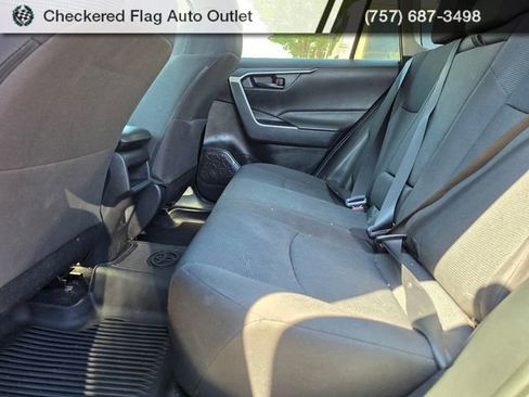 Used 2021 Toyota RAV4 LE AWD/4WD image 21