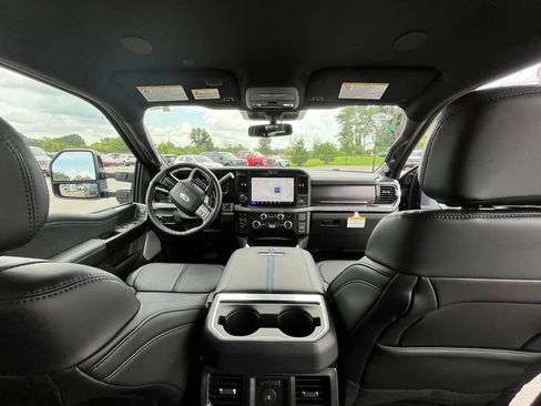New 2026 Ford F250 Platinum w/ FX4 Off-Road Package AWD/4WD image 13
