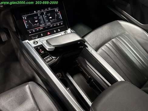 Used 2021 Audi e-tron Premium Plus image 27