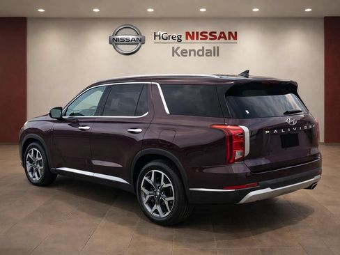 Used 2024 Hyundai Palisade Limited FWD image 2