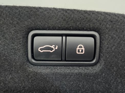 Used 2021 Genesis G90 3.3T Premium image 27