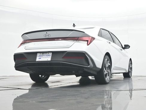 Used 2025 Hyundai Elantra SEL FWD image 38