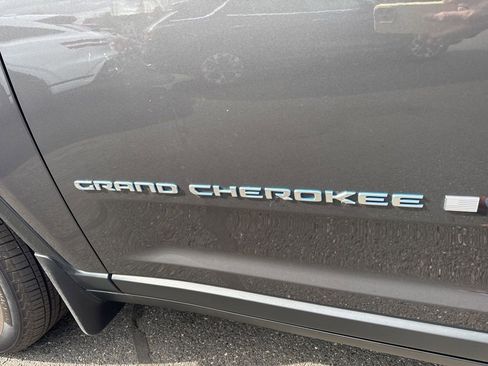 Used 2025 Jeep Grand Cherokee Limited 4xe w/ MOPAR Finishing Package AWD/4WD image 13