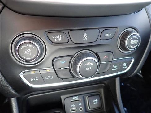 Used 2014 Jeep Cherokee Trailhawk w/ Leather Interior Group AWD/4WD image 20