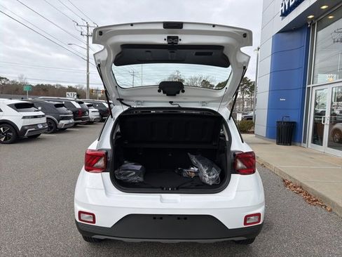 Certified 2025 Hyundai Venue SE image 33
