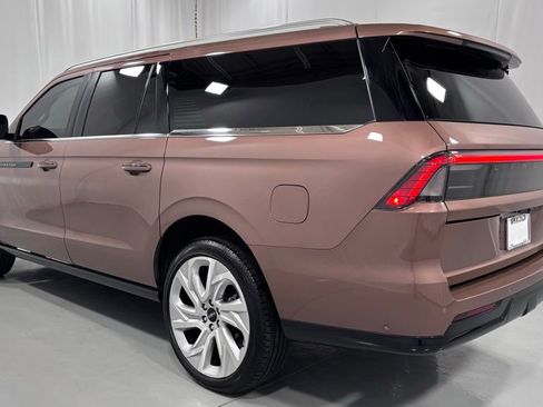 Used 2025 Lincoln Navigator L Black Label AWD/4WD image 8
