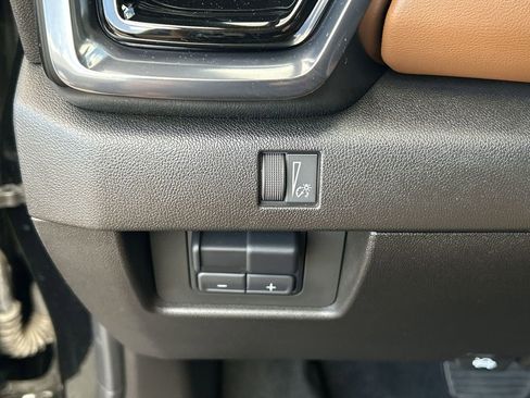 Used 2024 GMC Canyon AT4 w/ Technology Package image 18