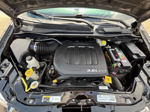 Used 2017 Dodge Grand Caravan SXT FWD image 38