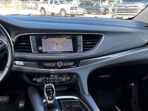 Used 2018 Buick Enclave Essence image 6