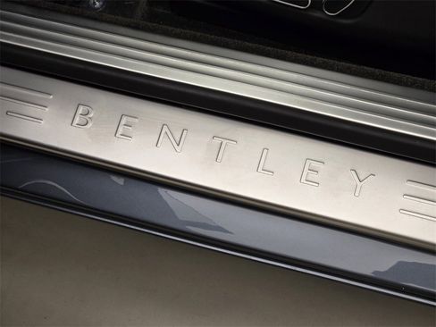 Used 2017 Bentley Continental GT image 34