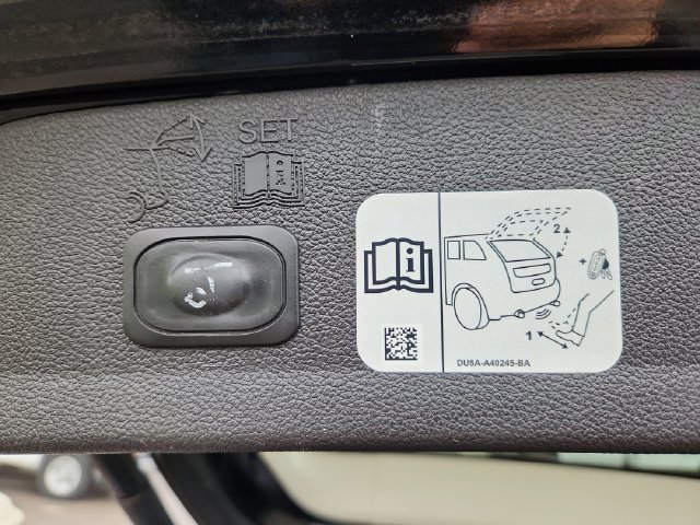 Used 2018 Ford Escape Titanium FWD image 34