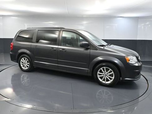 Used 2016 Dodge Grand Caravan SXT FWD image 3