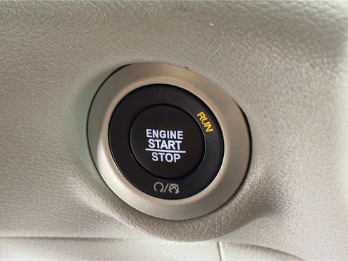Used 2023 Chrysler Pacifica Touring-L FWD image 25