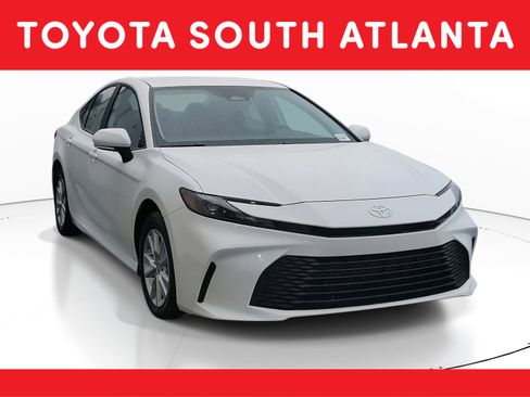 Used 2025 Toyota Camry LE image 1