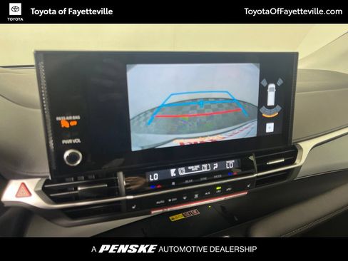 Used 2026 Toyota Sienna XLE FWD image 31