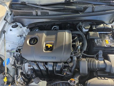 Used 2023 Kia Forte LXS image 4