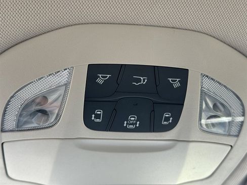 Used 2022 Chrysler Pacifica Touring-L FWD image 11