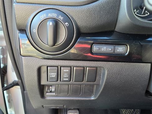 Used 2024 Nissan Titan SV w/ SV Convenience Package image 27