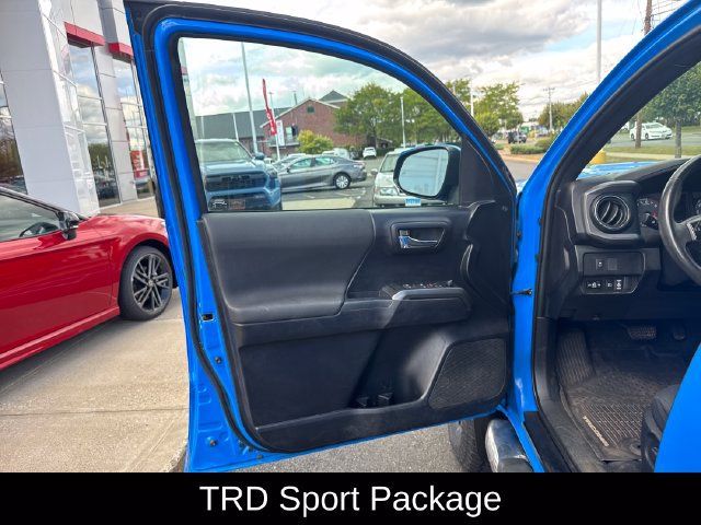 Used 2020 Toyota Tacoma TRD Sport w/ Technology Package AWD/4WD image 12