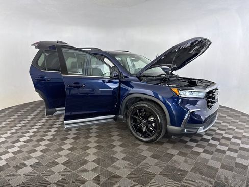 Certified 2025 Honda Pilot Elite image 13