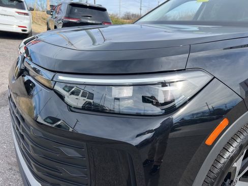 New 2026 Volkswagen Tiguan SE image 9