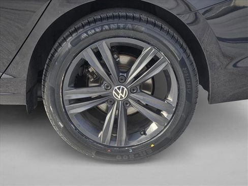 Used 2024 Volkswagen Jetta SE w/ Black Wheel Package image 22