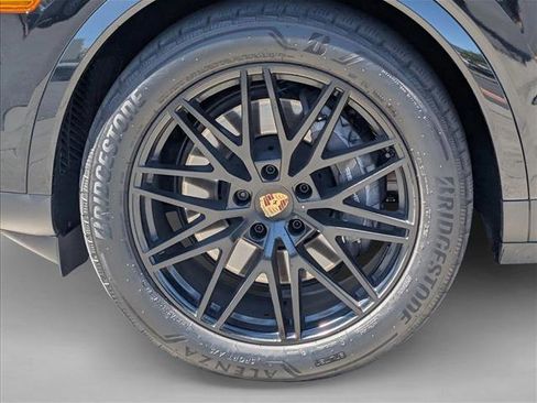 Used 2025 Porsche Cayenne Coupe AWD/4WD image 10